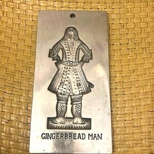 GINGERBREAD MAN DESIGNED METAL OLD WILLIAMSBURG VA SHOP COOKIE MOLD